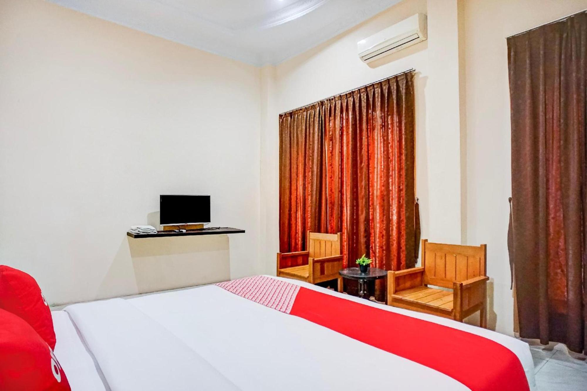 RedDoorz near Grand Palladium Medan Exterior foto