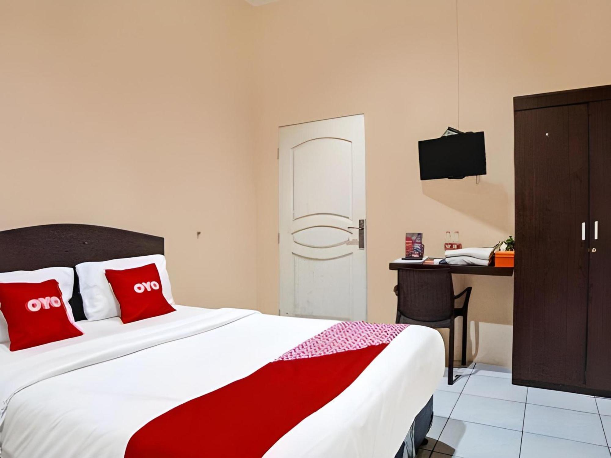 RedDoorz near Grand Palladium Medan Exterior foto